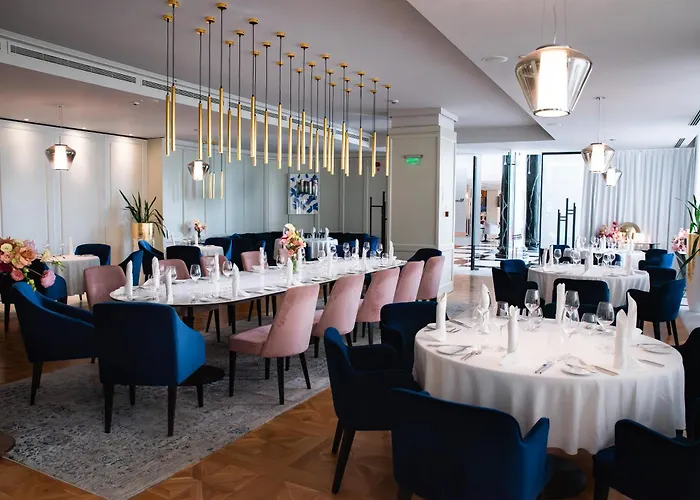 Astor Garden Hotel